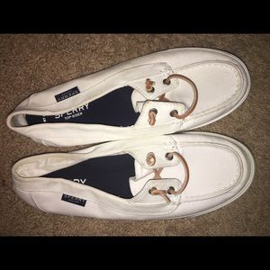 Women’s Sperry boat shoe!